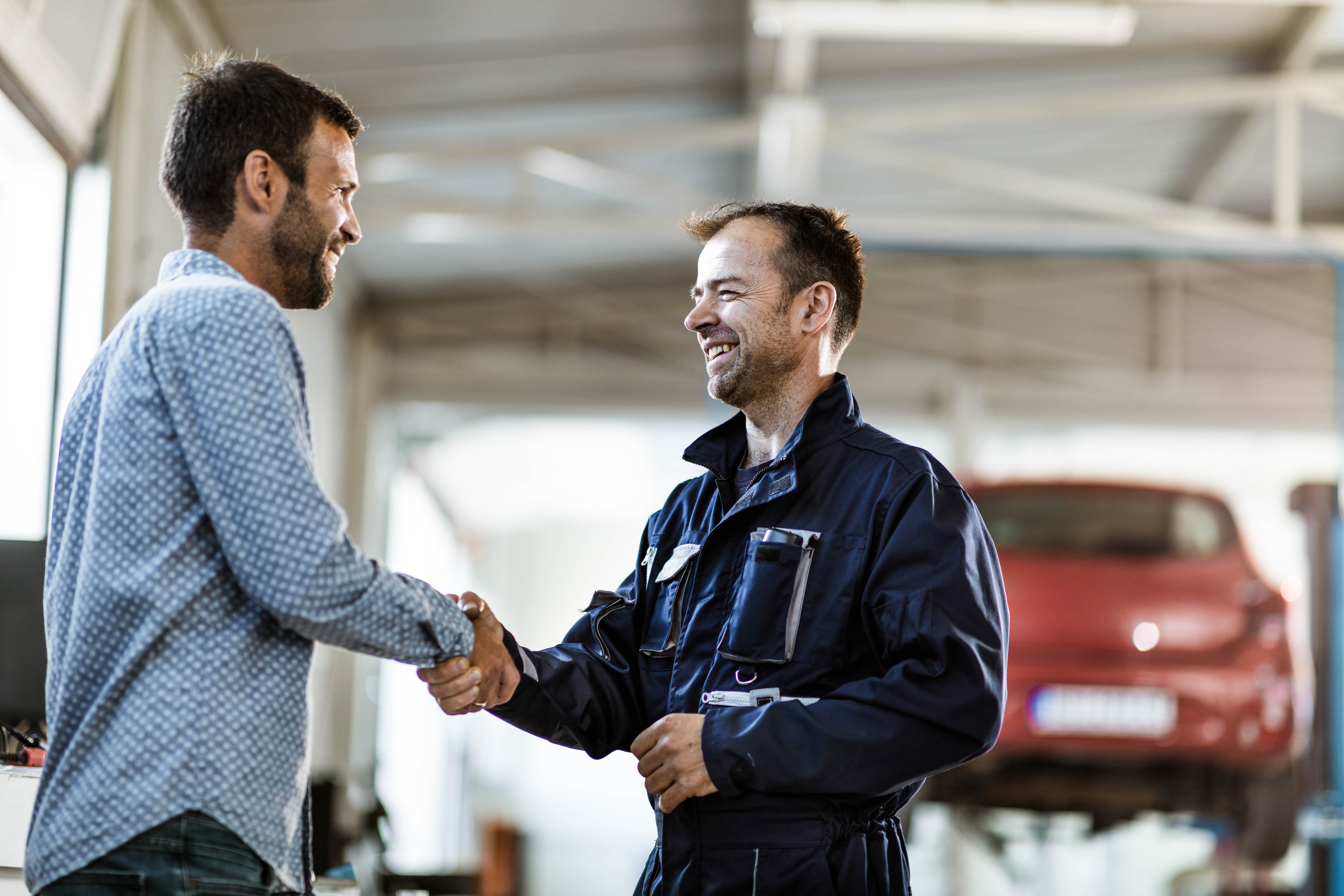 2019_garagist_kunde_handschlag_istock.jpg